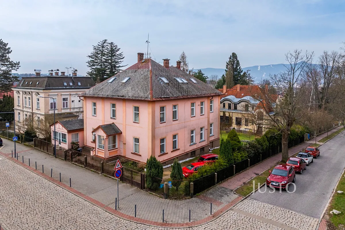 Prodej rodinného domu 225 m², pozemek 931 m²